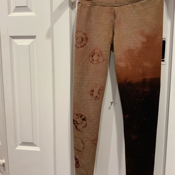 Reverse Bleach hand dyed leggings - Picture 9 of 13